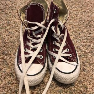 Converse All Star women’s 6 men’s 4 burgundy EUC